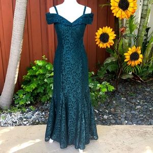 ❤️SOLD❤️ Emerald Green Petite Floor Length Gown